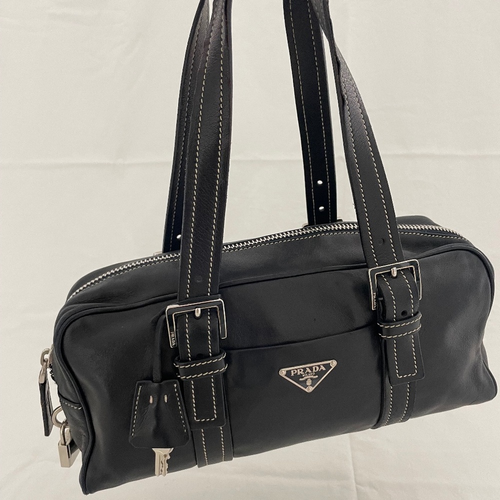 Prada Vintage navy 💙 bag